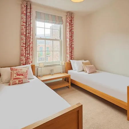 Host & - St Denys View * York