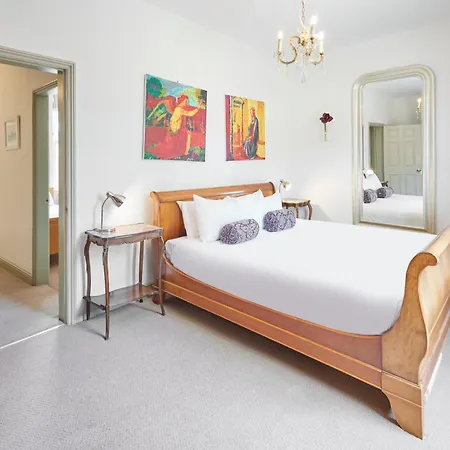 Host & - St Denys View *